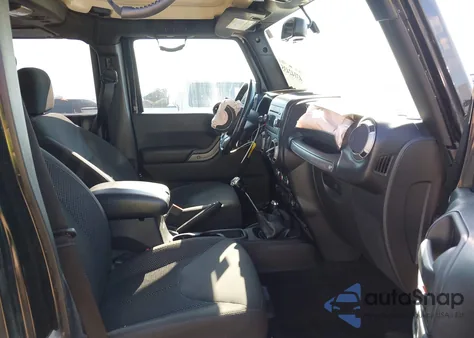 2016 Jeep Wrangler Unlimited Sport z USA, uszkodzony, nr VIN 1C4BJWDG2GL135554